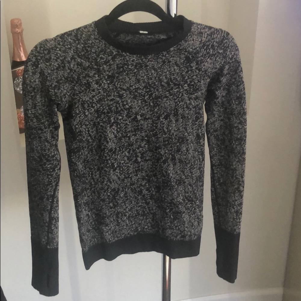 Lululemon long sleeve work out top